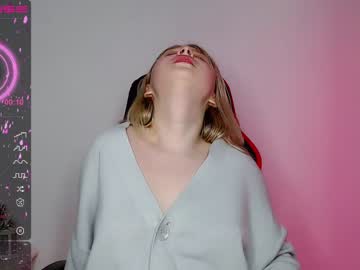 webcam girl shy_blondiee live cam image #5131807