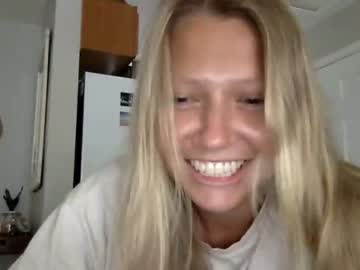 webcam girl ladybluereads live cam image #2960277