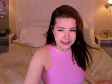 webcam girl lilla_cuties live cam image #10401304