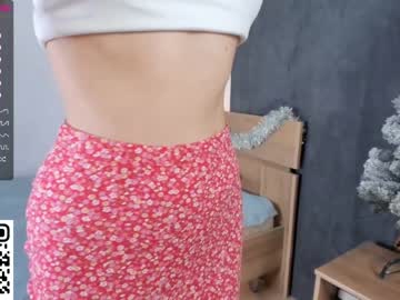 webcam girl peek_in_my_window live cam image #8132155