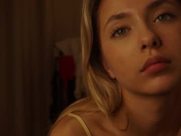 webcam girl mildredgarrett live cam image #11277207