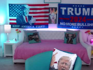 webcam girl holihurricane live cam image #10460056