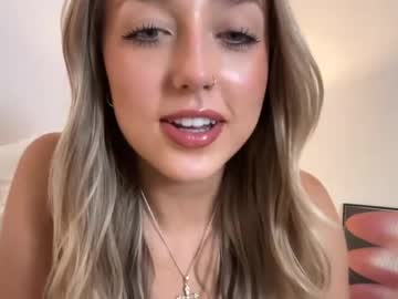 webcam girl lovelyyylivyyy live cam image #10511436