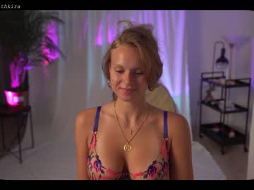 webcam girl chillwithkira live cam image #3095197