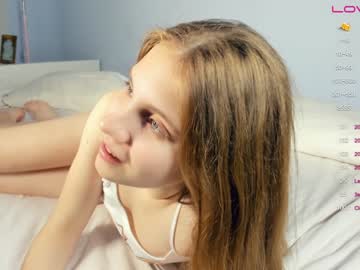 webcam girl youne_and_beautiful live cam image #6186622