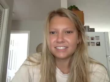 webcam girl ladybluereads live cam image #2959680