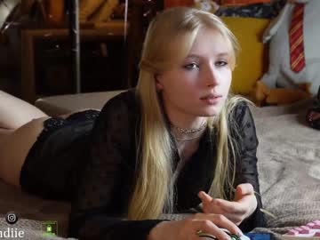 webcam girl bestblondiiecb live cam image #8626755