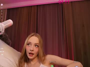 webcam girl lissa_meooow live cam image #10975056