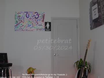 webcam girl petitebrat live cam image #9522870