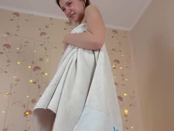 webcam girl tiny_miracle live cam image #8501325