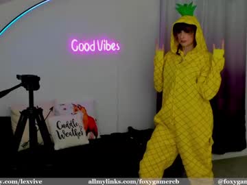webcam girl foxy_gamer live cam image #4867177