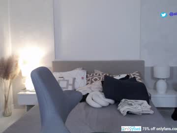 webcam girl smileyouarehere live cam image #8572477