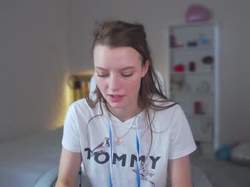 webcam girl pion_white live cam image #2032278