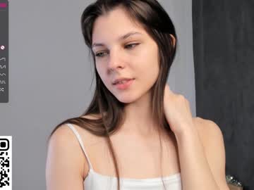 webcam girl peek_in_my_window live cam image #8170438