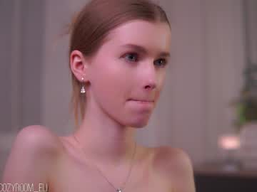 webcam girl brave_journey live cam image #12220920