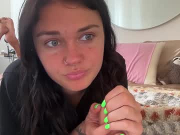 webcam girl queencassidyy live cam image #12663850