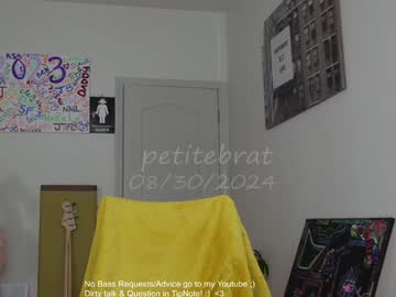 webcam girl petitebrat live cam image #10368700