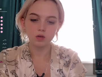 webcam girl small_blondee live cam image #7025518