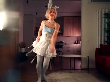 webcam girl artmosphera live cam image #9496738