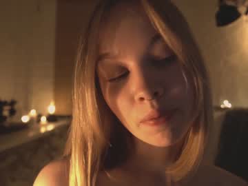 webcam girl bibi_it_is live cam image #3450676