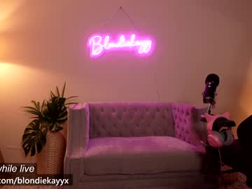 webcam girl blondiekayy live cam image #2464905