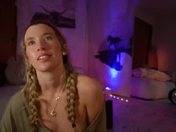 webcam girl lucy_gooosey live cam image #12560171