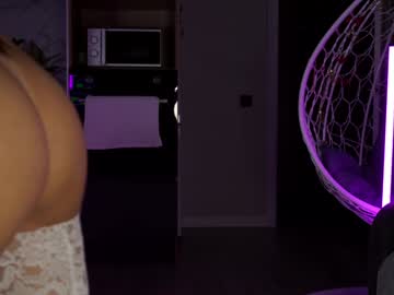 webcam girl emilybatee live cam image #12724798