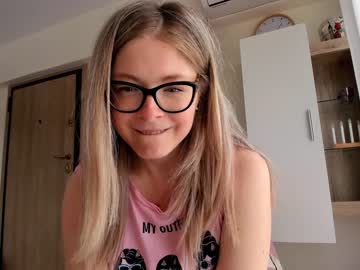 webcam girl bestgirl_ofthe_neighborhood live cam image #5985791