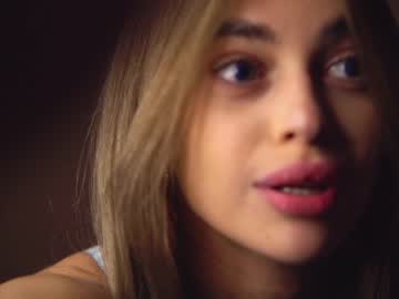 webcam girl cuteelsa_ live cam image #7838483