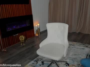 webcam girl moniqueeass live cam image #3421253