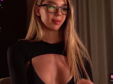 webcam girl heyhorny_cb live cam image #11822340