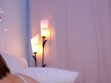 webcam girl peek_in_my_window live cam image #10656512