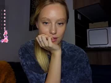 webcam girl white_lime live cam image #9893742