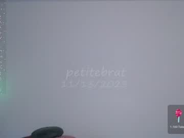 webcam girl petitebrat live cam image #7640680