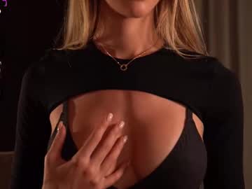webcam girl heyhorny_cb live cam image #11822052