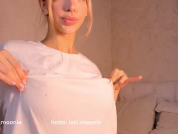 webcam girl lesi_moonie live cam image #9452285
