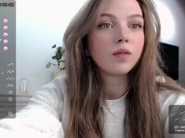 webcam girl small_blondee live cam image #2739512