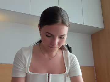 webcam girl sweetie_karoline live cam image #2900937