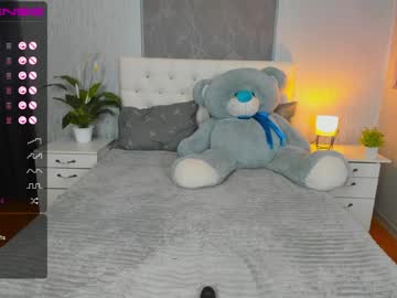 webcam girl emmika_ live cam image #812007