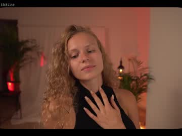 webcam girl chillwithkira live cam image #3353984