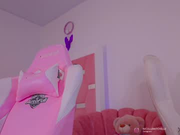 webcam girl nicolle_mitchelle live cam image #10038262