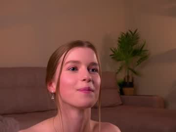webcam girl brave_journey live cam image #12055404