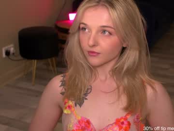 webcam girl lucydelovely live cam image #8712312