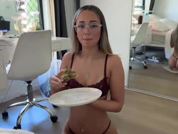 webcam girl luvlivvyy live cam image #12403255