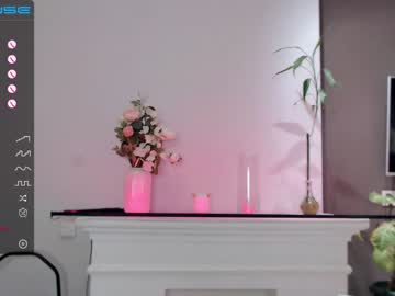 webcam girl small_blondee live cam image #3868753