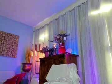 webcam girl mya_emerald live cam image #9945556