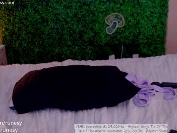 webcam girl runesy live cam image #5600709