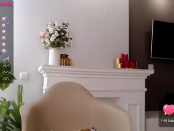 webcam girl small_blondee live cam image #2497731