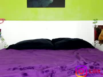 webcam girl lily_holy live cam image #7239335