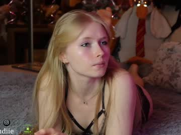 webcam girl bestblondiiecb live cam image #8378153